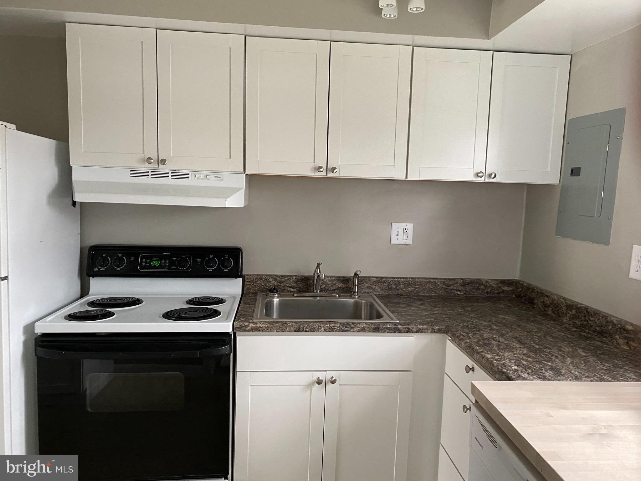 1611 Wogan Road York, PA 17404 - Photo 4 of 23