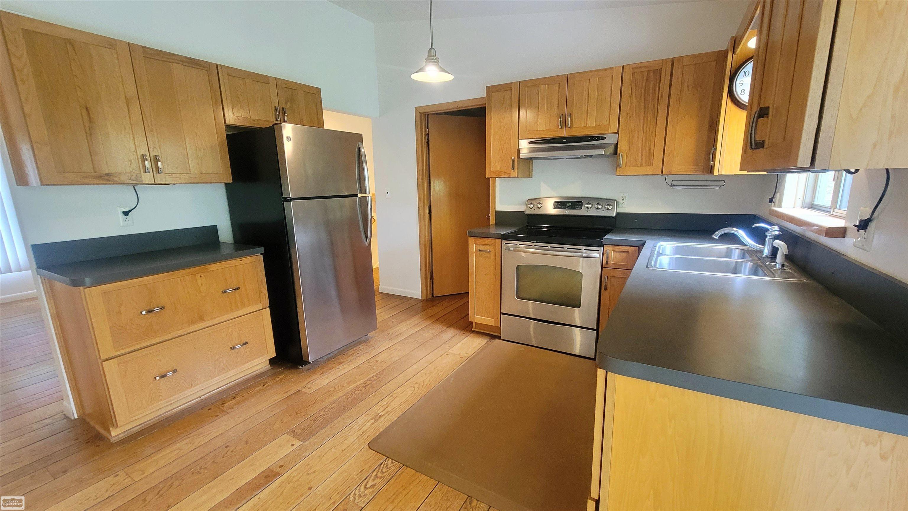 3307 Spring Meadow Drive Rochester, MI 48306 - Photo 5 of 18 50141228-b80b59db-6612-4273-aea4-f98aa5e5a8c4.JPG
