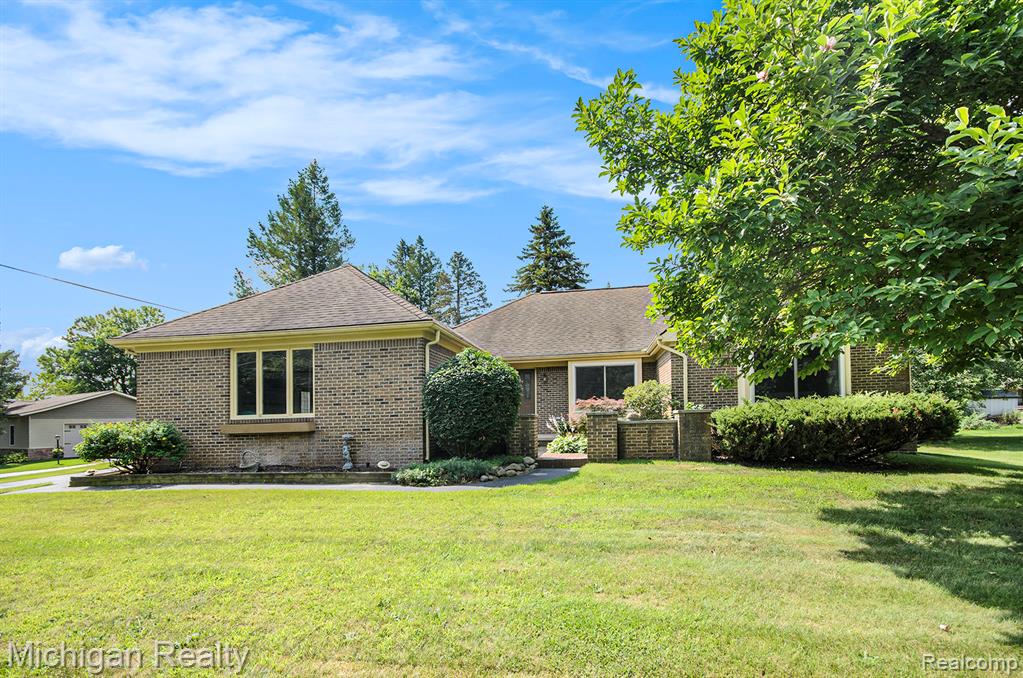 3531 East Commerce Road Commerce Township, MI 48382 - Photo 1 of 30