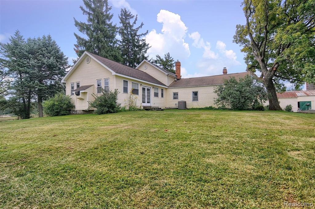 8280 Farley Road Pinckney, MI 48169 - Photo 28 of 39