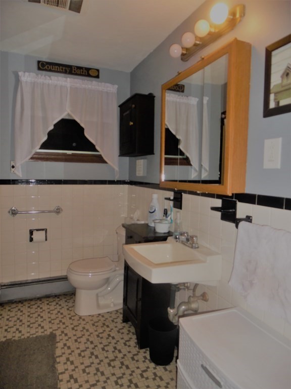 304 Old Warren Road Swansea, MA 02777 - Photo 8 of 12 Gallery Image 8