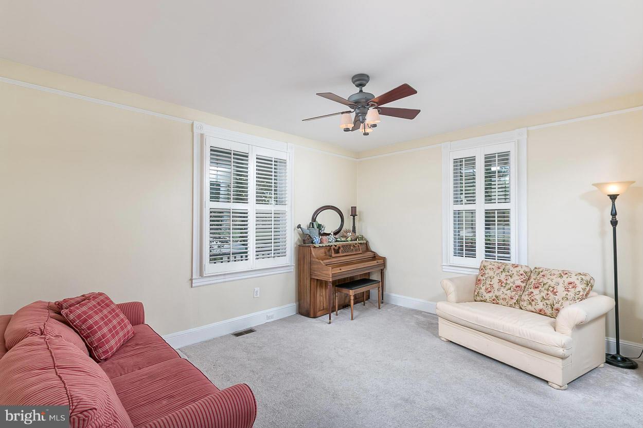 4805 Morello Road Baltimore, MD 21214 - Photo 6 of 25 Living Room