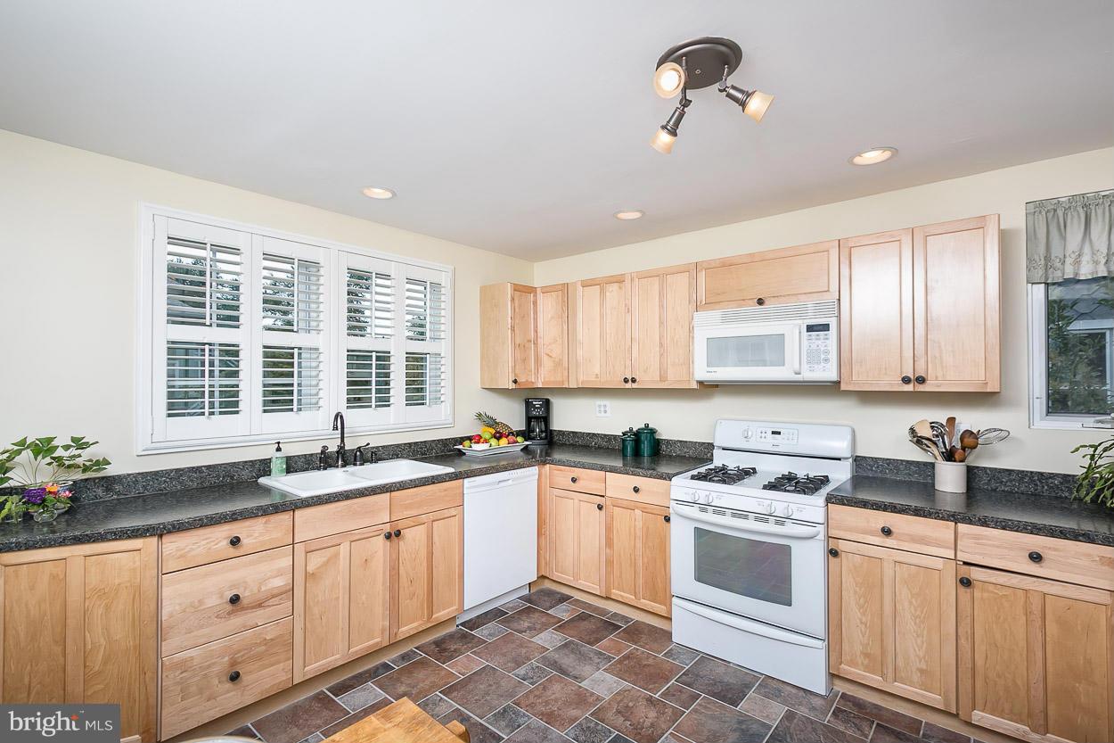 4805 Morello Road Baltimore, MD 21214 - Photo 9 of 25 Kitchen