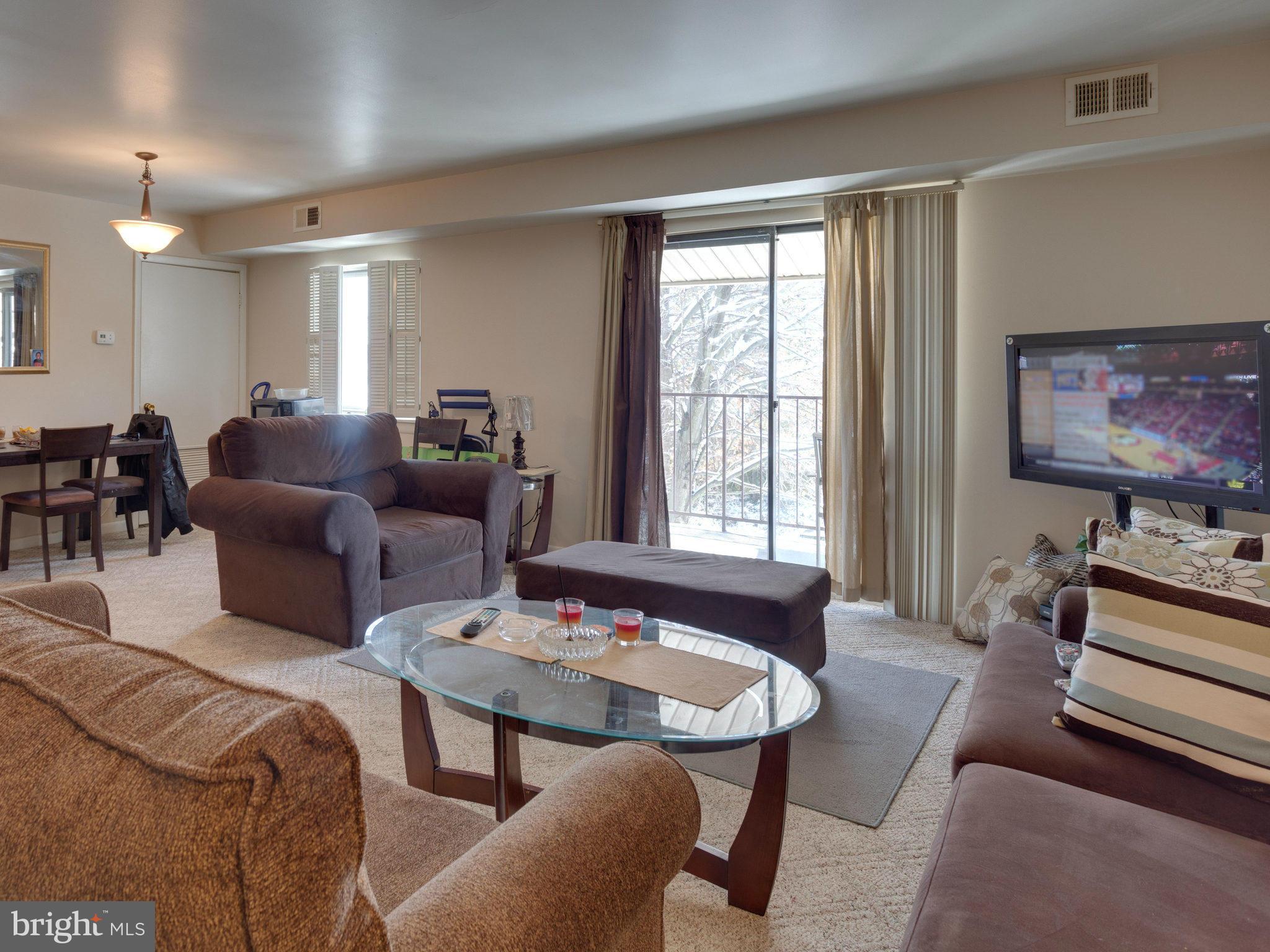 6280 Edsall Road, Unit 404 Alexandria, VA 22312 - Photo 3 of 14 Living Room