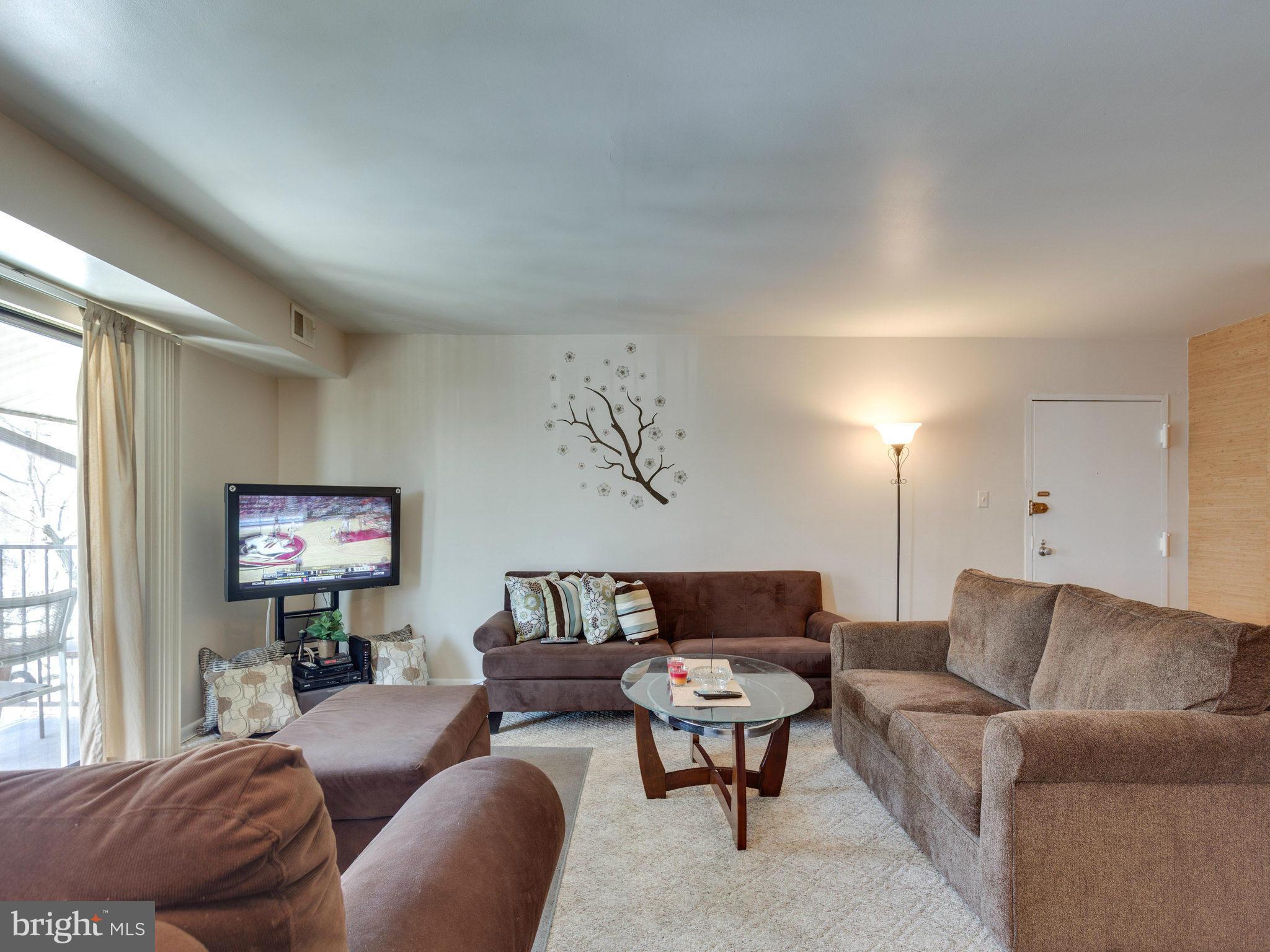 6280 Edsall Road, Unit 404 Alexandria, VA 22312 - Photo 4 of 14 Living Room