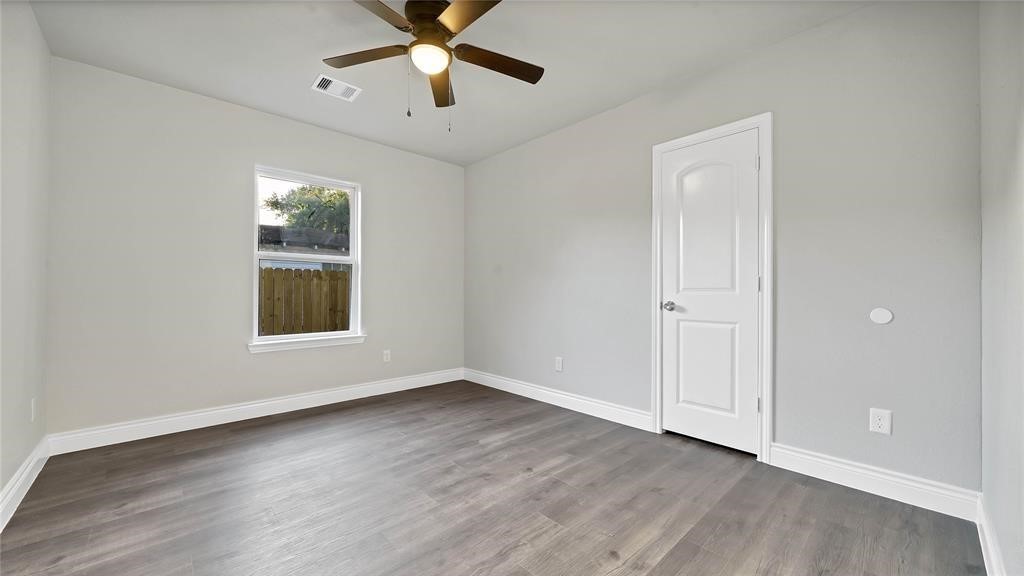 3541 Rebecca Street Houston, TX 77021 - Photo 13 of 24 Well sized secondary bedroom with ceiling fan, and clean white walls.