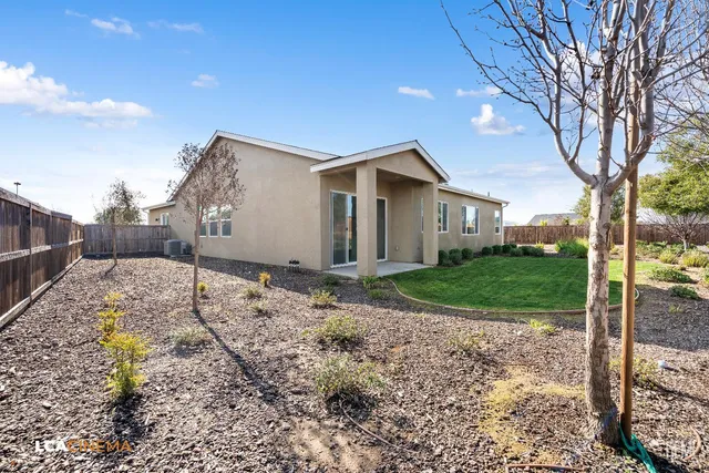a view of a house with backyard and garden