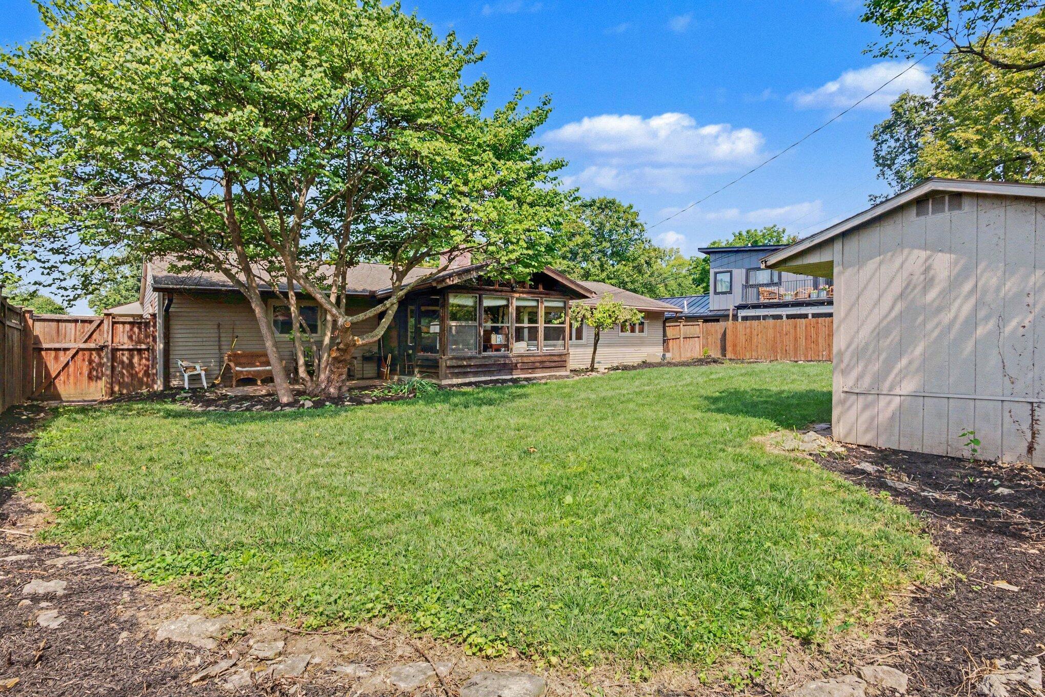 3664 Mountview Road Columbus, OH 43220 - Photo 4 of 28 009__ndp2686_938