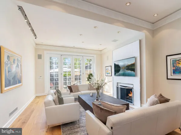 $2,295,000 | 254 South 3rd Street, Philadelphia, PA 19106