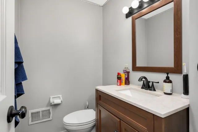 $575,000 | 10 Woodpecker Ridge Road, Excelsior, MN 55331