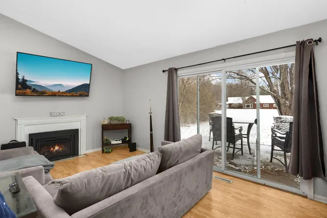 $575,000 | 10 Woodpecker Ridge Road, Excelsior, MN 55331