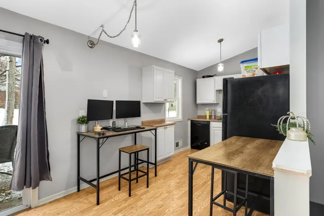 $575,000 | 10 Woodpecker Ridge Road, Excelsior, MN 55331