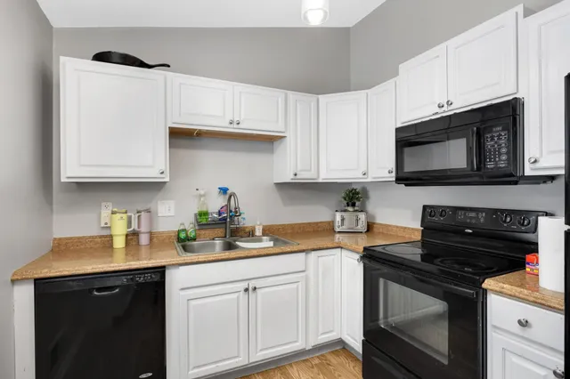 $575,000 | 10 Woodpecker Ridge Road, Excelsior, MN 55331