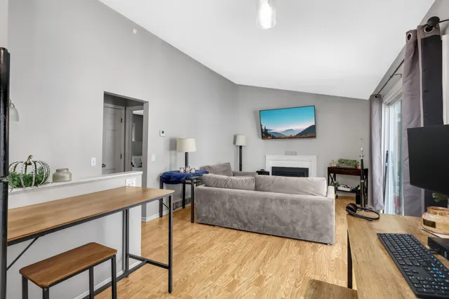 $575,000 | 10 Woodpecker Ridge Road, Excelsior, MN 55331