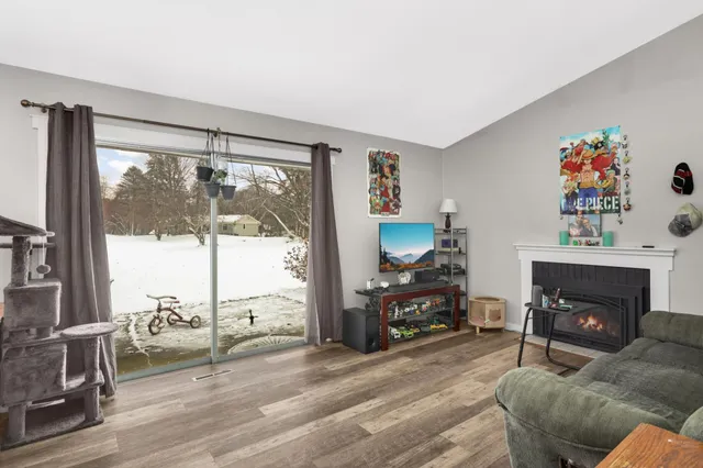 $575,000 | 10 Woodpecker Ridge Road, Excelsior, MN 55331