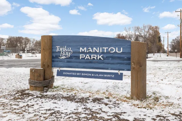 $575,000 | 10 Woodpecker Ridge Road, Excelsior, MN 55331