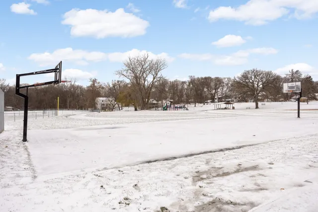 $575,000 | 10 Woodpecker Ridge Road, Excelsior, MN 55331