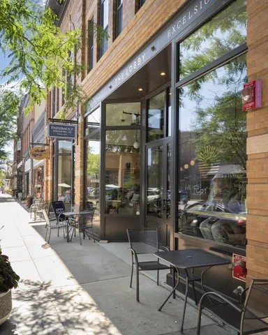 $575,000 | 10 Woodpecker Ridge Road, Excelsior, MN 55331