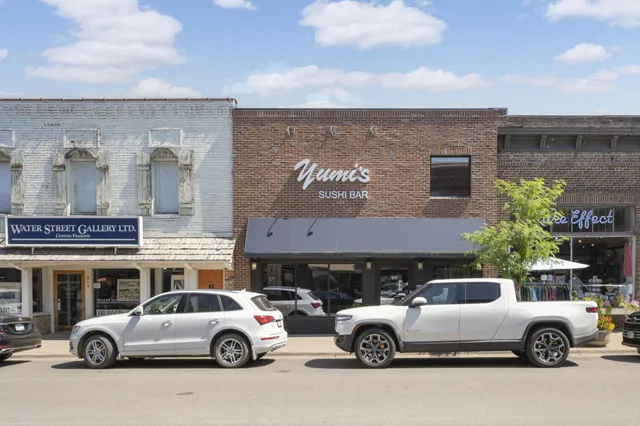 $575,000 | 10 Woodpecker Ridge Road, Excelsior, MN 55331