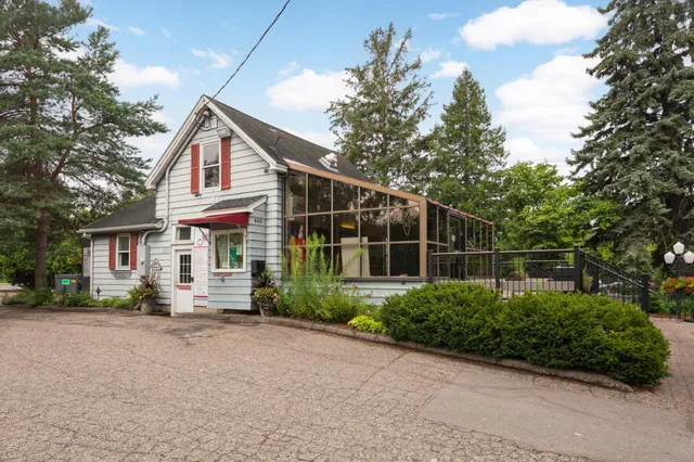 $575,000 | 10 Woodpecker Ridge Road, Excelsior, MN 55331