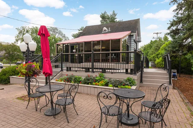 $575,000 | 10 Woodpecker Ridge Road, Excelsior, MN 55331