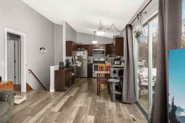 $575,000 | 10 Woodpecker Ridge Road, Excelsior, MN 55331