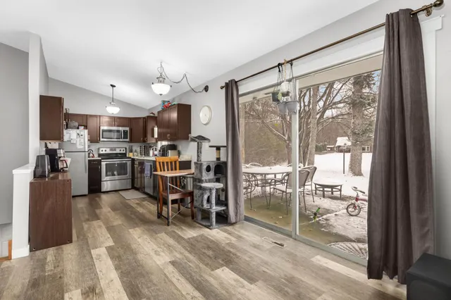 $575,000 | 10 Woodpecker Ridge Road, Excelsior, MN 55331