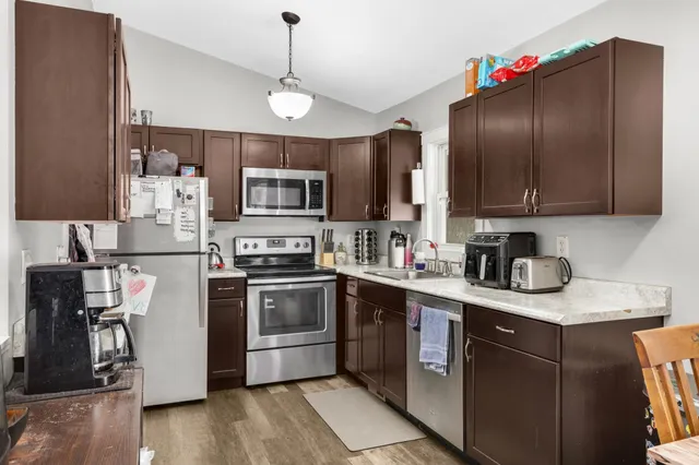 $575,000 | 10 Woodpecker Ridge Road, Excelsior, MN 55331