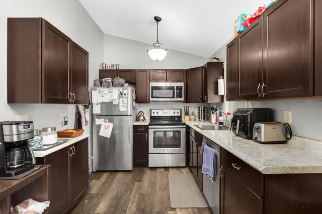 $575,000 | 10 Woodpecker Ridge Road, Excelsior, MN 55331