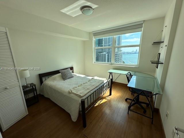 31 Southeast 5th Street, Unit 1908 Miami, FL 33131 - Photo 16 of 43 a bedroom with a bed and a desk