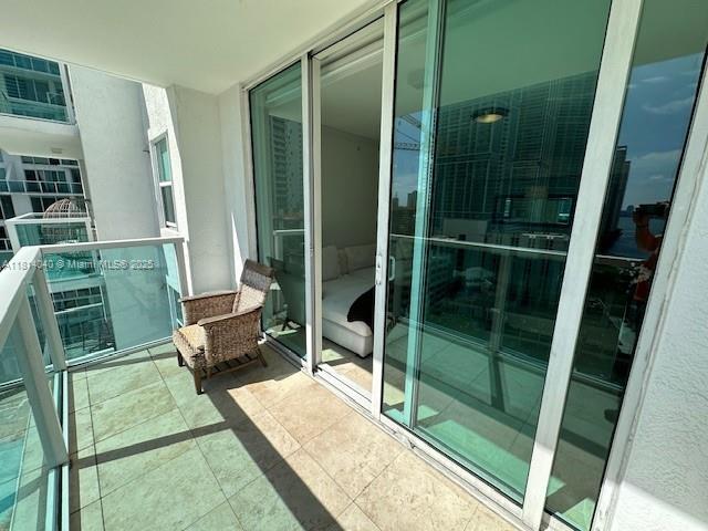 31 Southeast 5th Street, Unit 1908 Miami, FL 33131 - Photo 20 of 43 a bathroom with shower