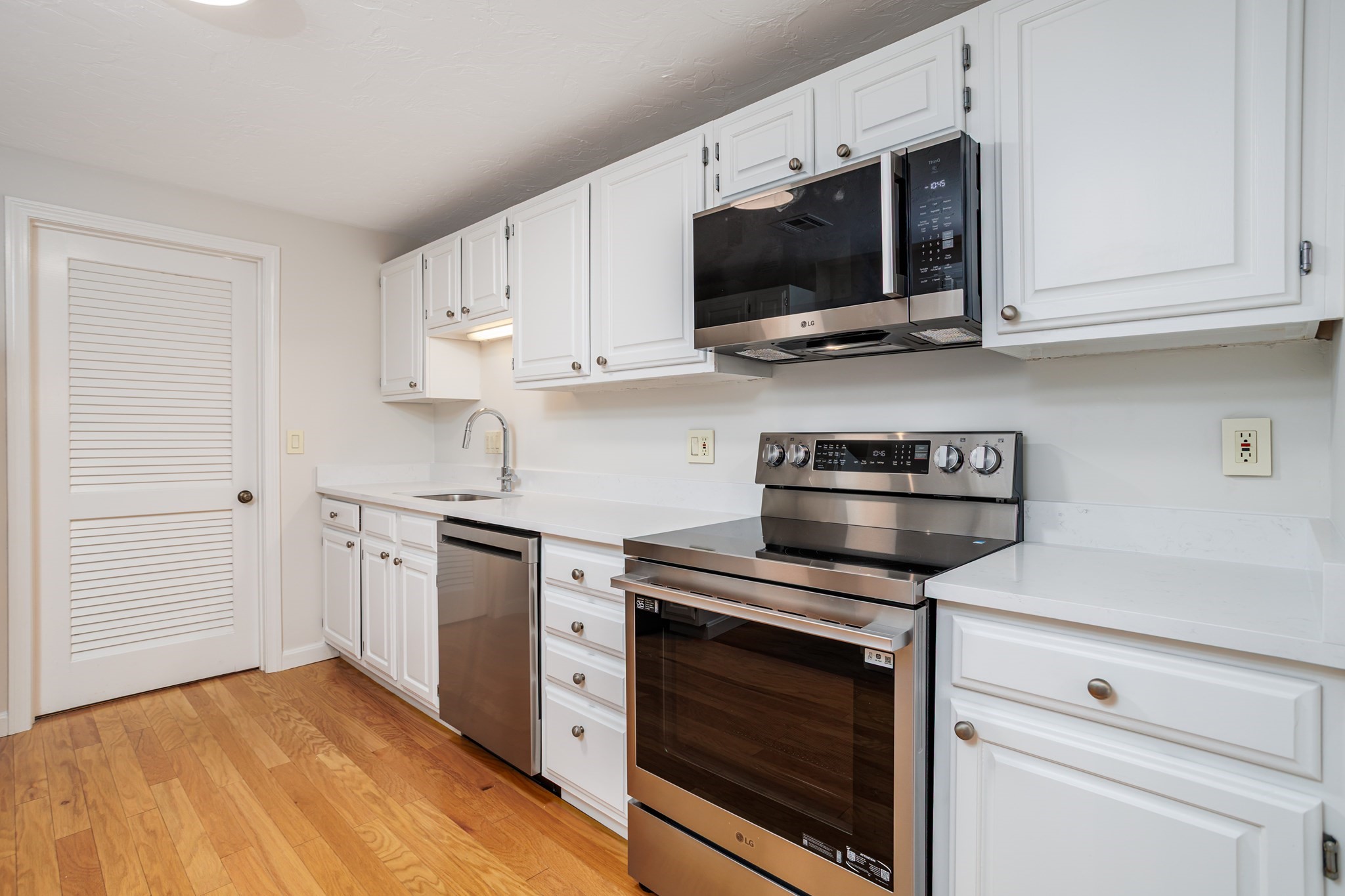 303 Ridgefield Circle, Unit 303D Clinton, MA 01510 - Photo 12 of 37 Gallery Image 12