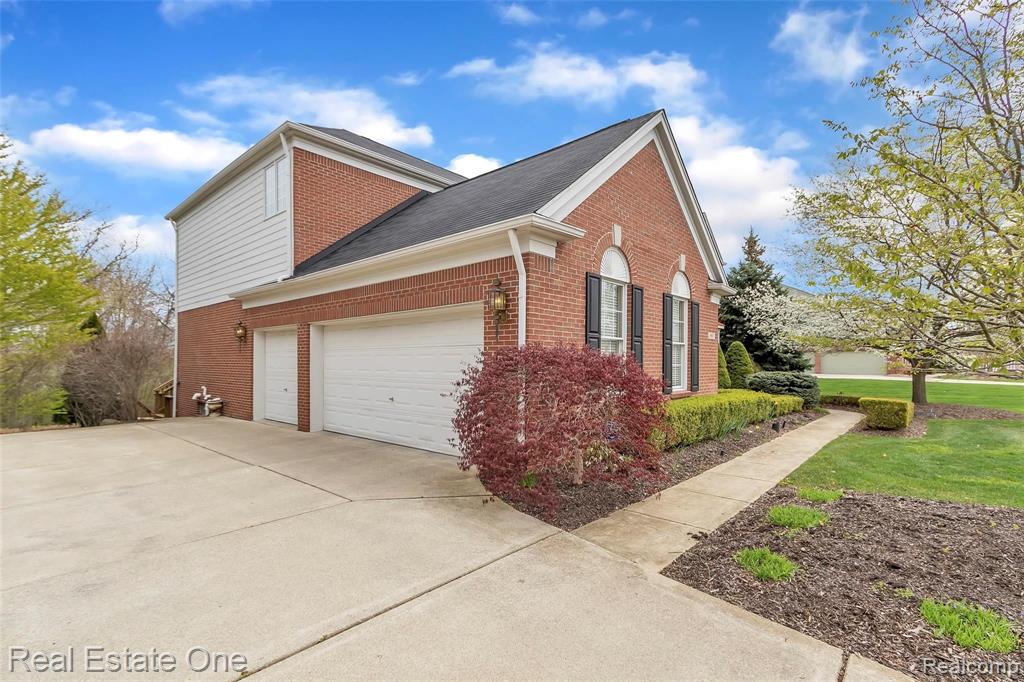 5867 Stonehaven Boulevard Rochester, MI 48306 - Photo 6 of 74