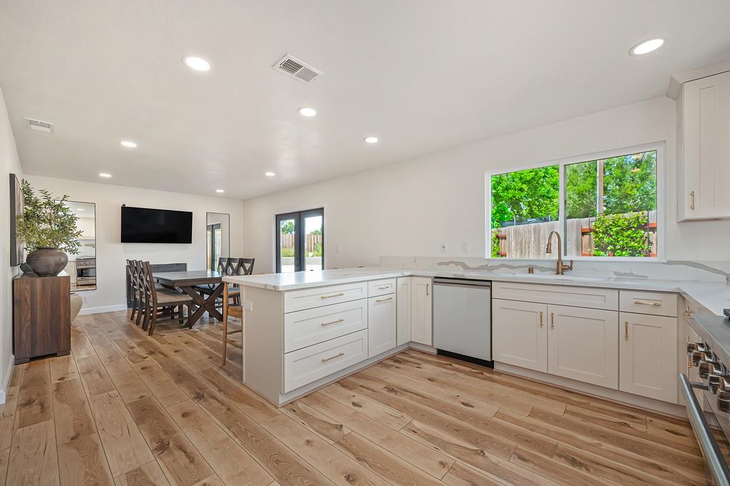 1115 Vickrey Court Rio Linda, CA 95673 - Photo 14 of 77
