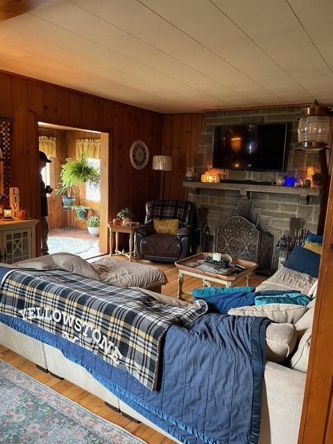 3401 Universal Road Pittsburgh, PA 15235 - Photo 17 of 35 a living room with furniture and a flat screen tv