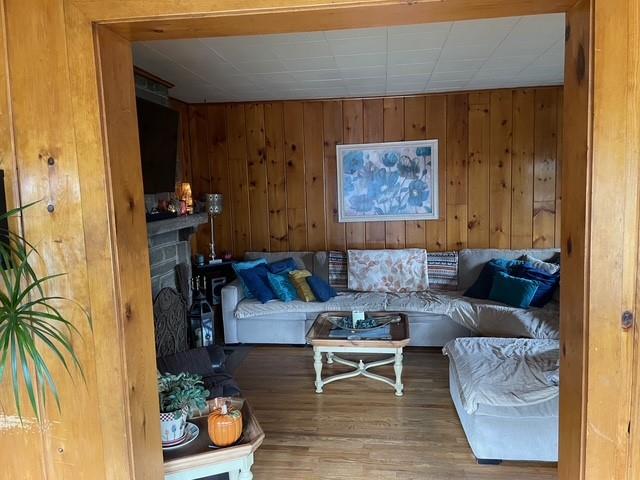3401 Universal Road Pittsburgh, PA 15235 - Photo 19 of 35 a living room with furniture and wooden floor
