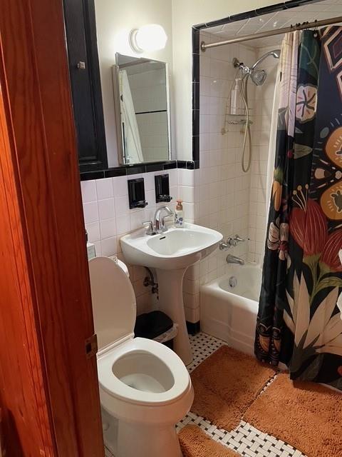 3401 Universal Road Pittsburgh, PA 15235 - Photo 21 of 35 a bathroom with a sink toilet and shower