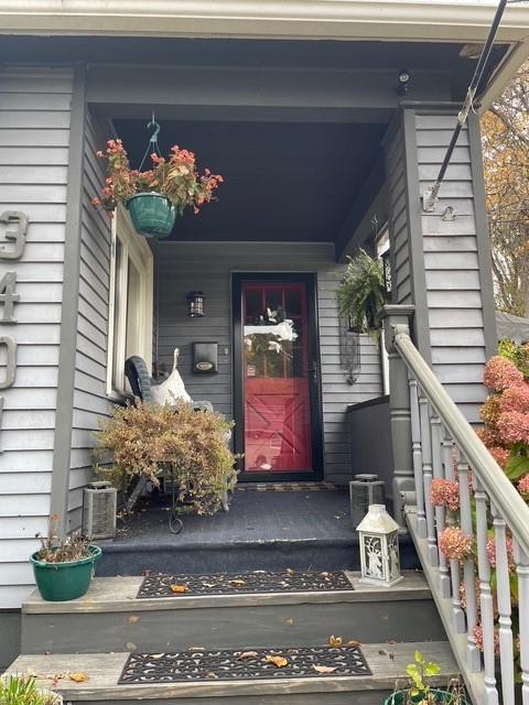 3401 Universal Road Pittsburgh, PA 15235 - Photo 4 of 35 a living room with furniture