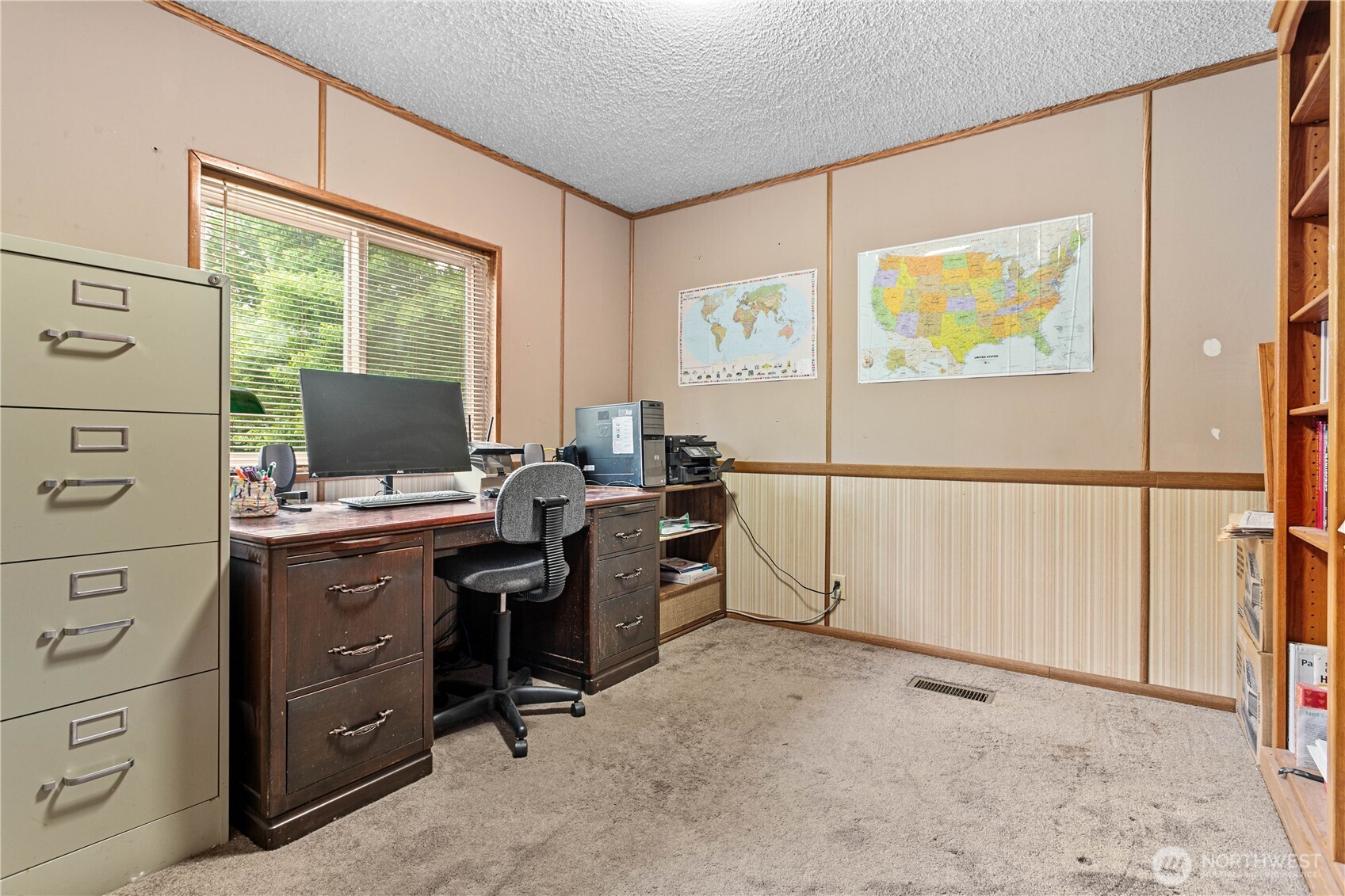 5459 Noon Road Bellingham, WA 98226 - Photo 18 of 40 a view of workspace with windows