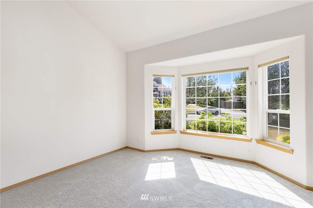 12226 Northeast 169th Street Bothell, WA 98011 - Photo 4 of 24 Gallery Image 4