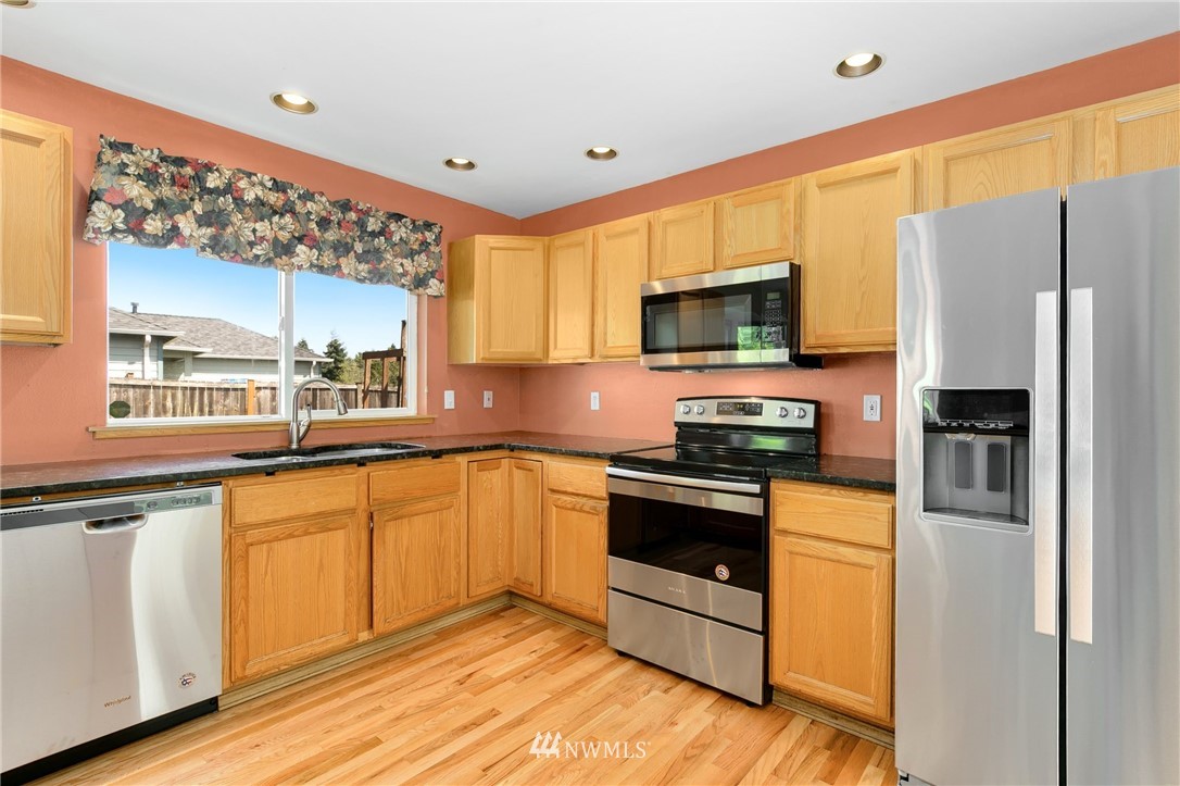 12226 Northeast 169th Street Bothell, WA 98011 - Photo 8 of 24 Gallery Image 8