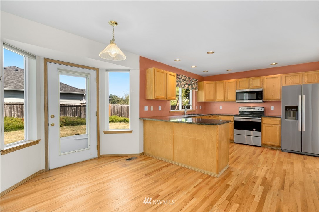12226 Northeast 169th Street Bothell, WA 98011 - Photo 9 of 24 Gallery Image 9