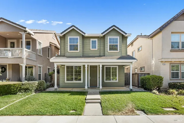 a view of house with a yard