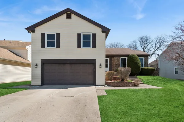 $499,900 | 917 Shambliss Lane, Buffalo Grove, IL 60089