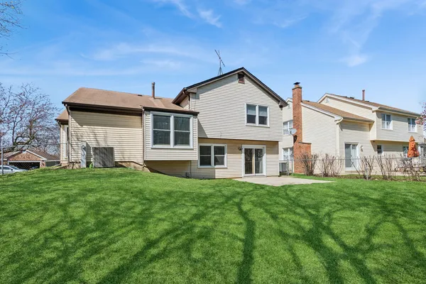 $499,900 | 917 Shambliss Lane, Buffalo Grove, IL 60089