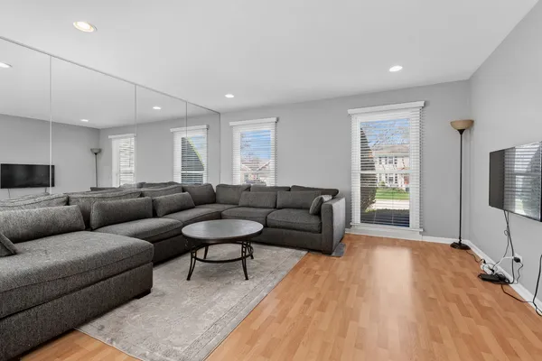 $499,900 | 917 Shambliss Lane, Buffalo Grove, IL 60089
