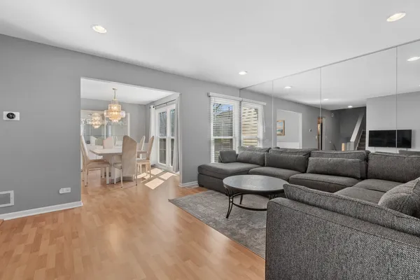 $499,900 | 917 Shambliss Lane, Buffalo Grove, IL 60089