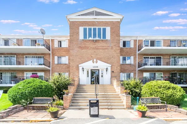 $139,000 | 1110 North Farnsworth Avenue, Unit 211, Aurora, IL 60505