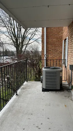$139,000 | 1110 North Farnsworth Avenue, Unit 211, Aurora, IL 60505