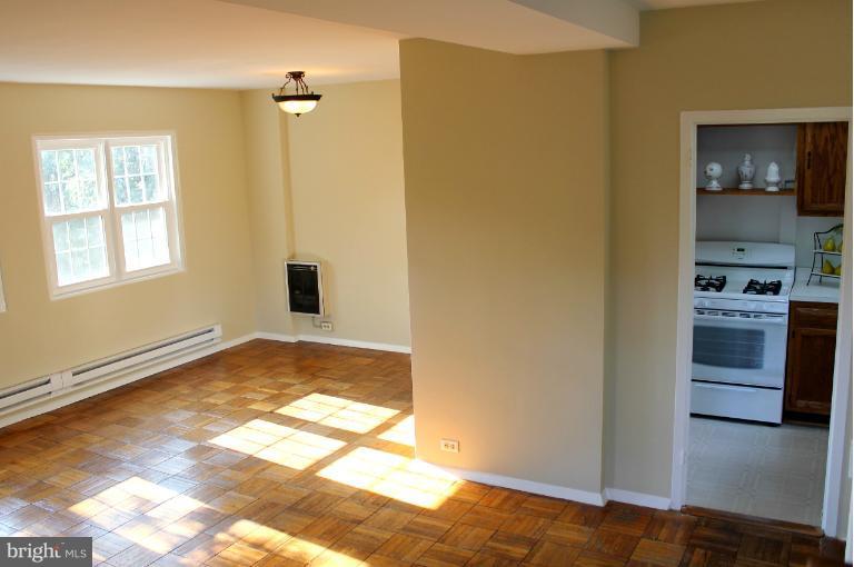3102 Wellington Road, Unit 11331 Alexandria, VA 22302 - Photo 2 of 30 View to Kitchen
